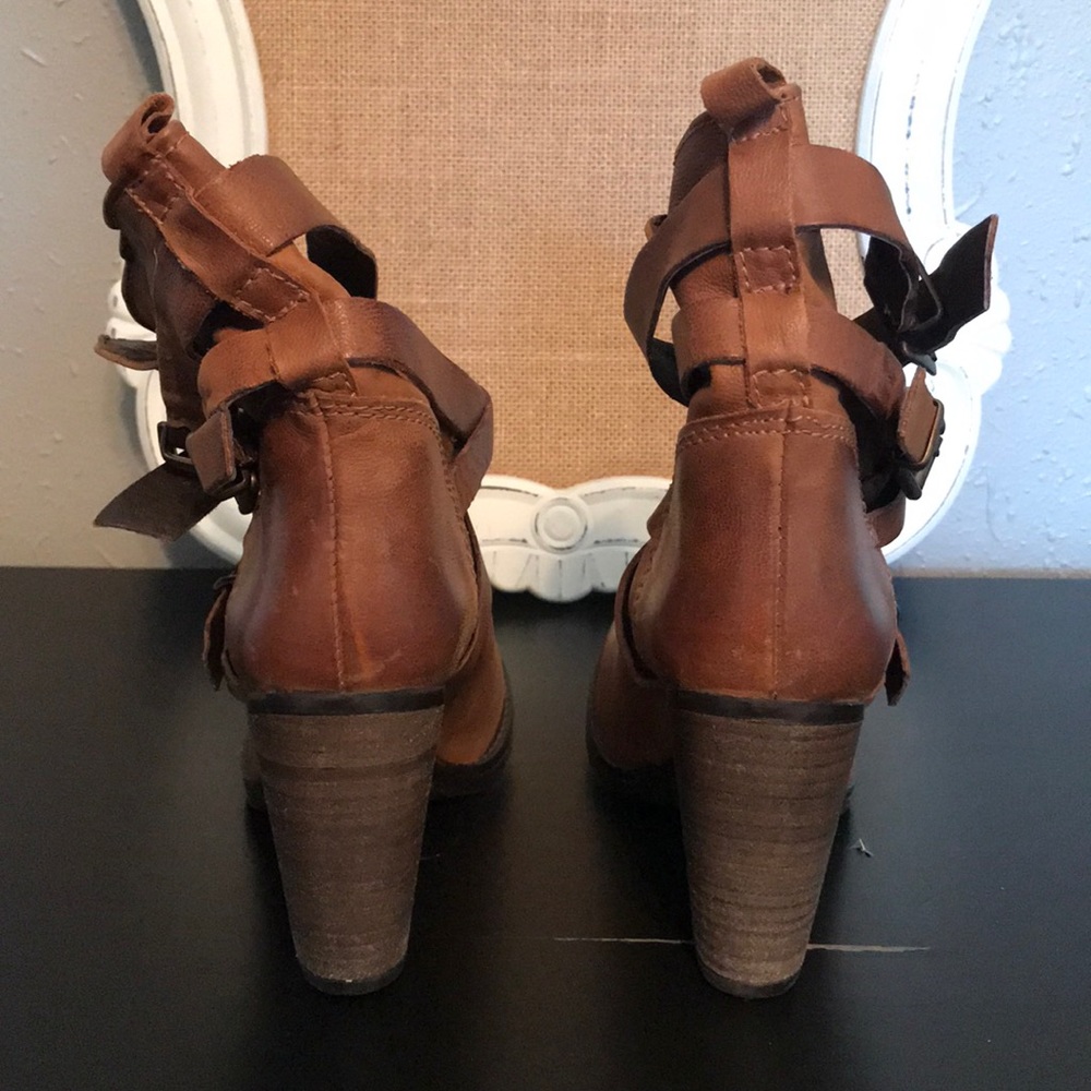 Steve Madden wen leather buckle boots. - Picture 4 of 4